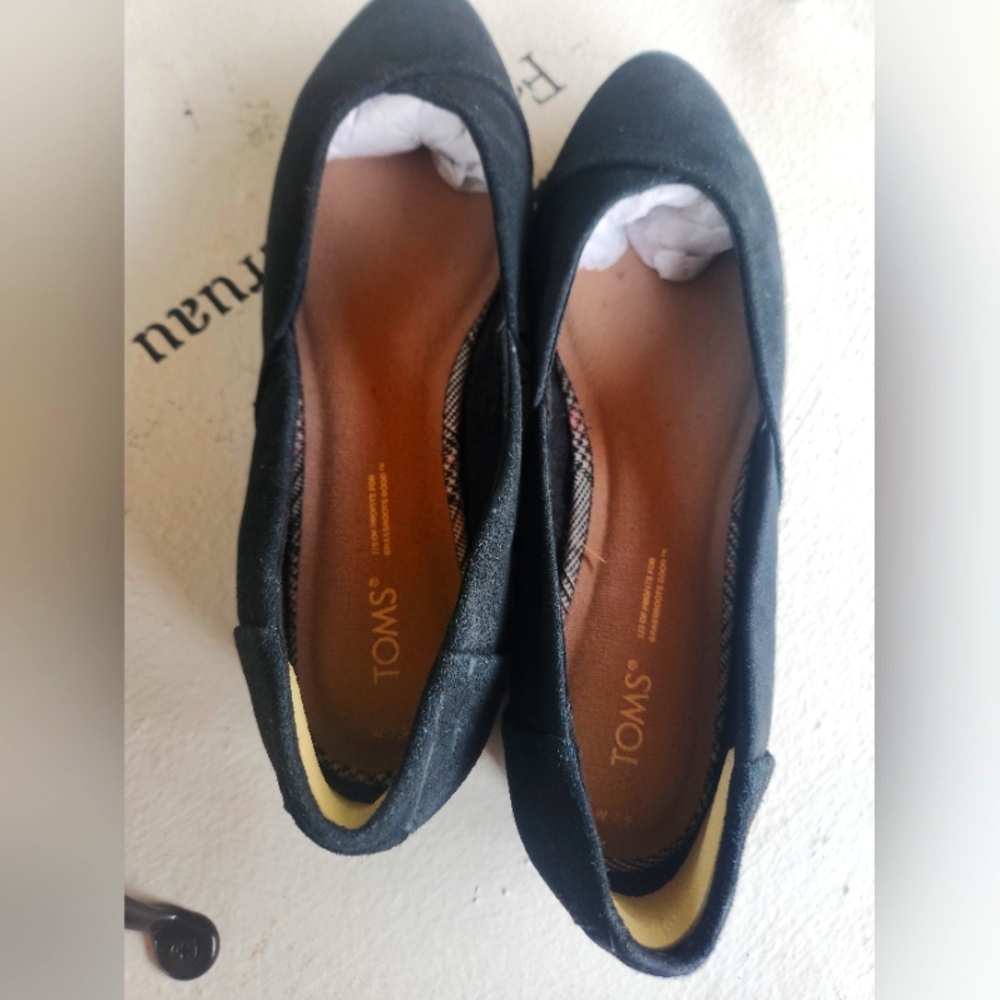 Tom's black flats